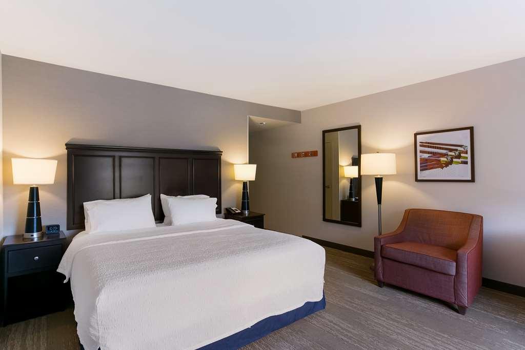 Hampton Inn & Suites Wilmington Christiana Newark Room photo